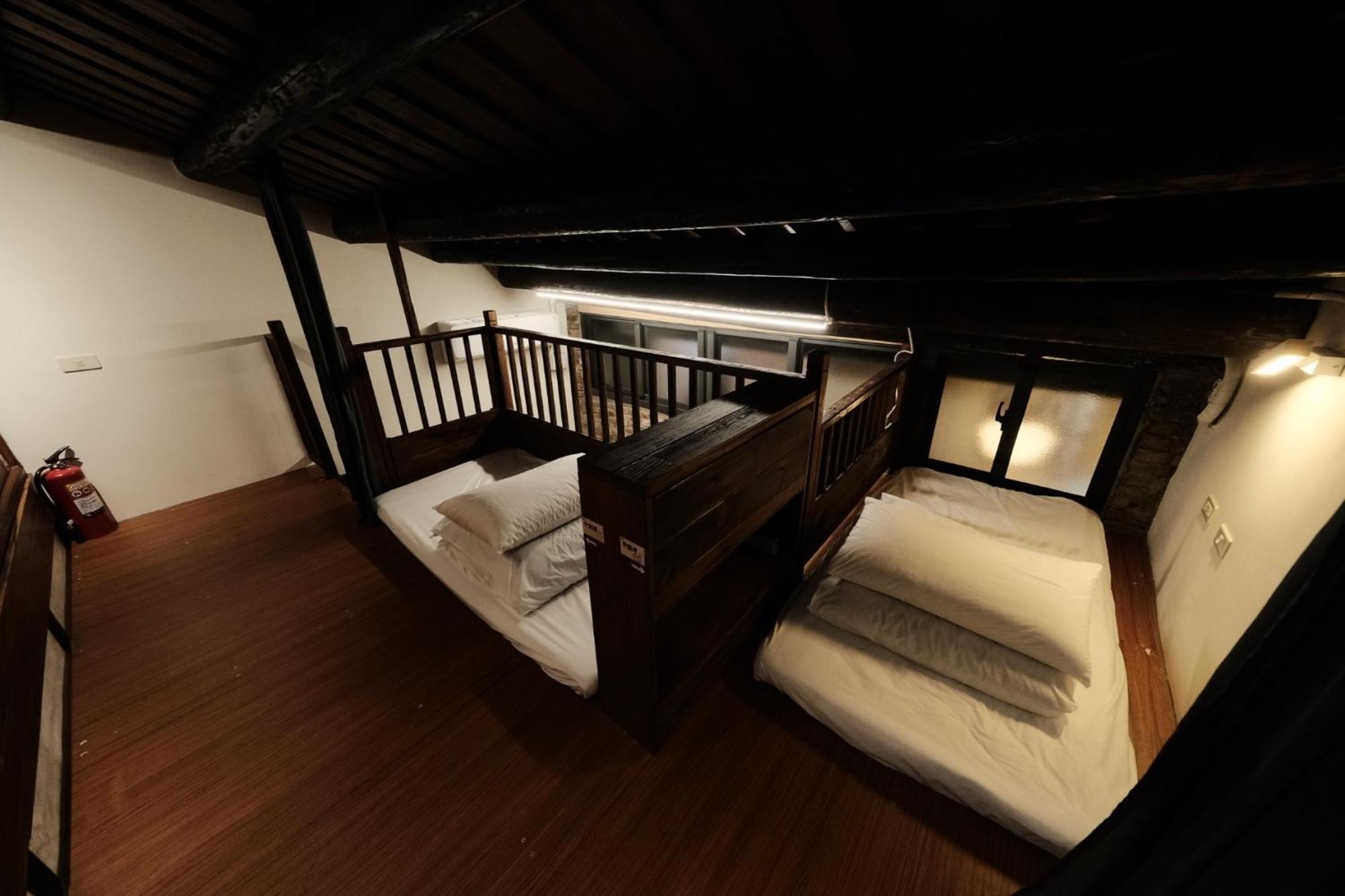 สมอลลี่ แบ๊คแพ๊คเกอร์ Hostel ลู่กั่ง ภายนอก รูปภาพ