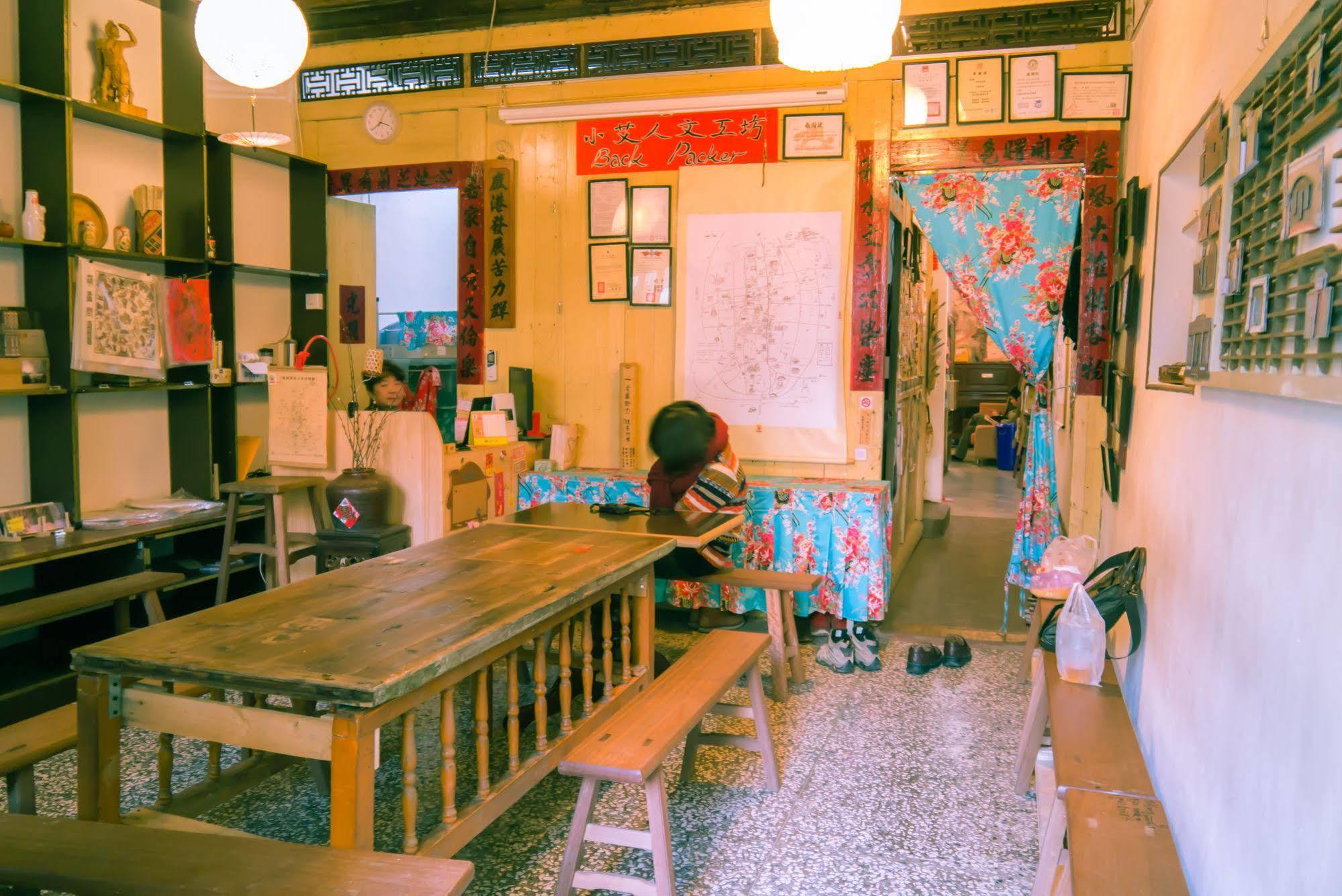 สมอลลี่ แบ๊คแพ๊คเกอร์ Hostel ลู่กั่ง ภายนอก รูปภาพ